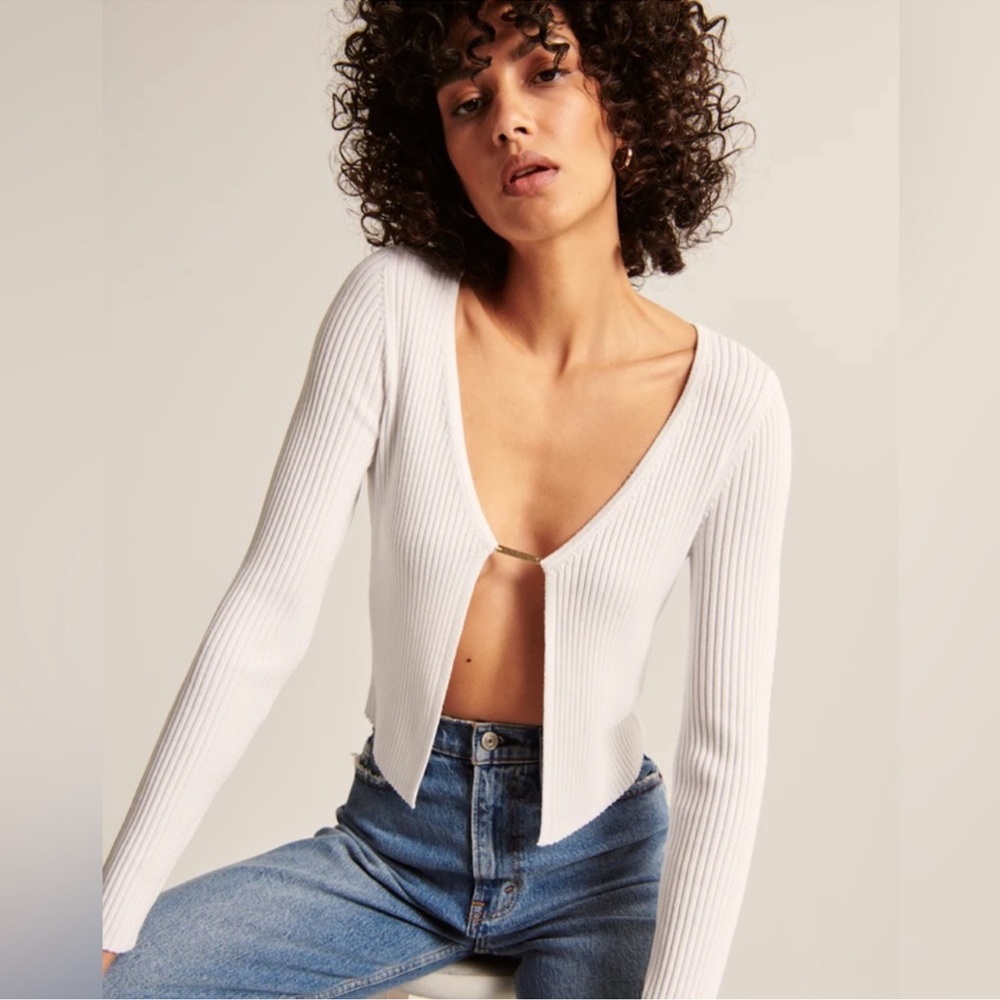 SOLD Abercrombie and Fitch White Slim Bar Closure Cardigan